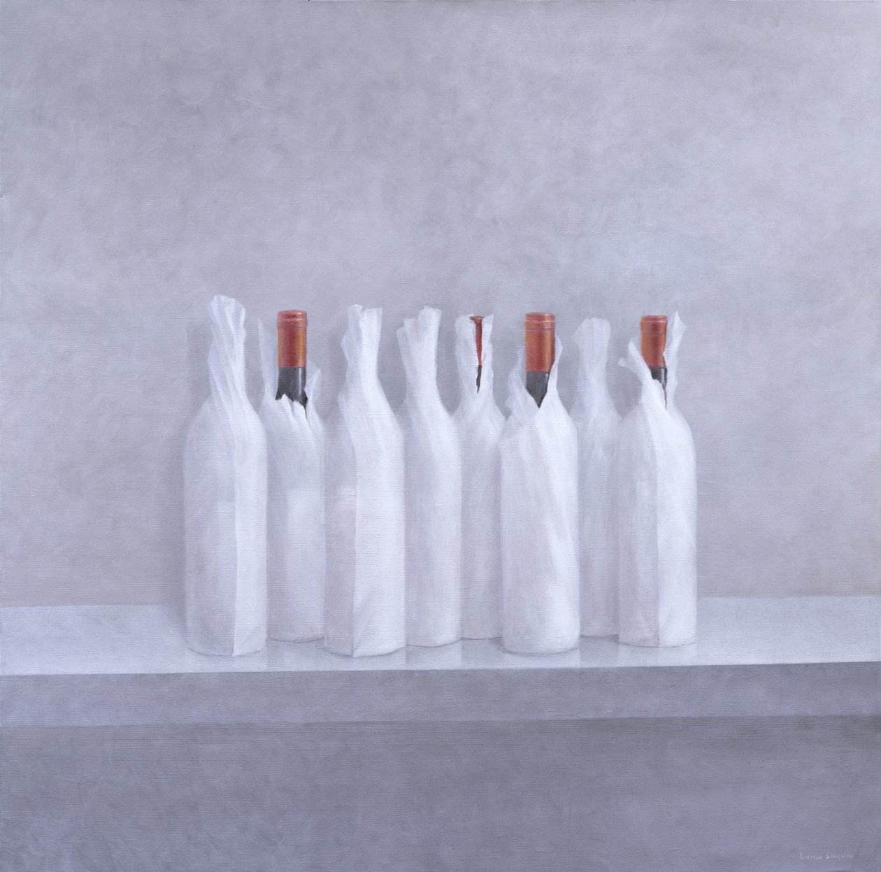 Bouteilles enveloppées sur gris, 2005 - Lincoln Seligman