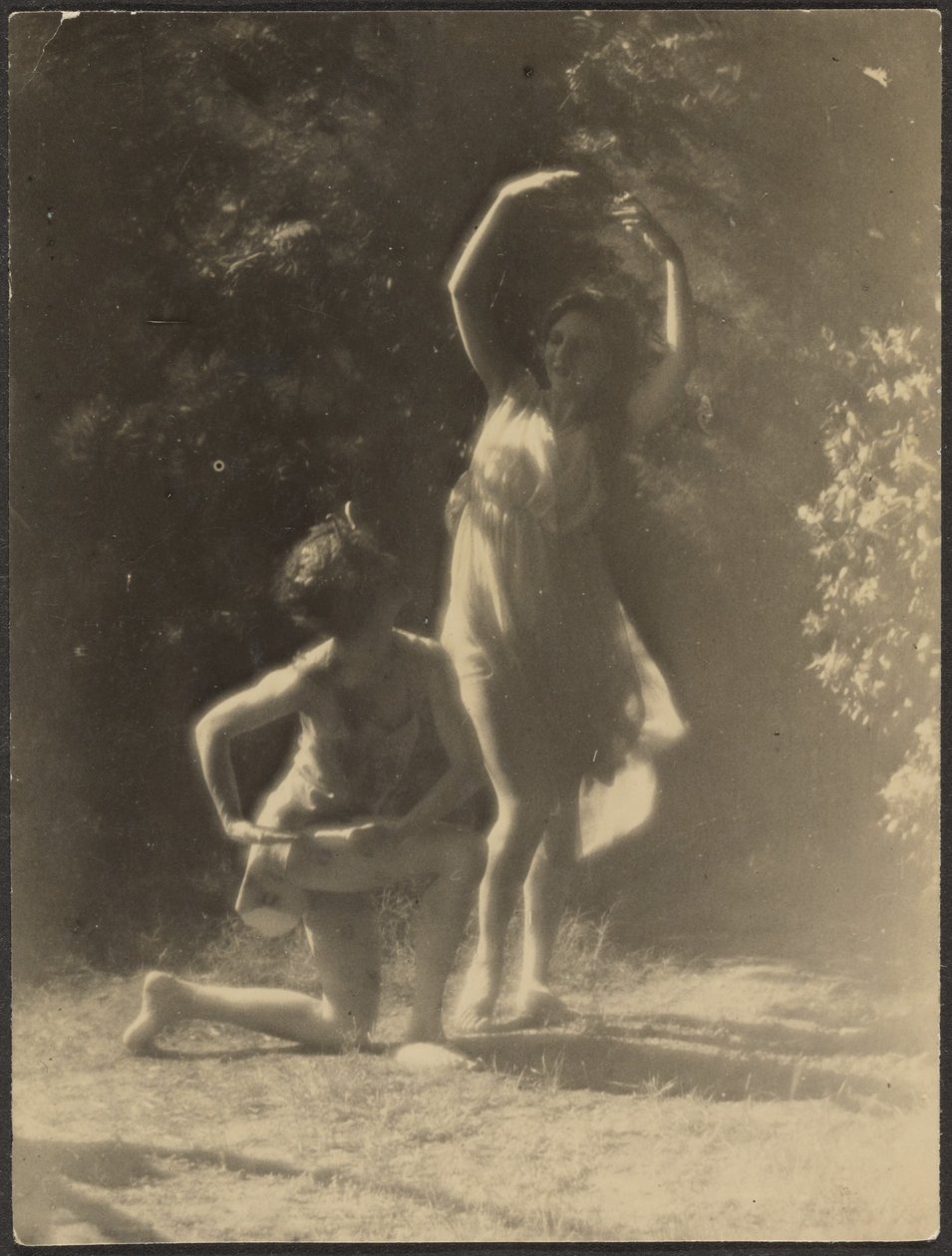 [Danseurs dans le jardin] - Louis Fleckenstein