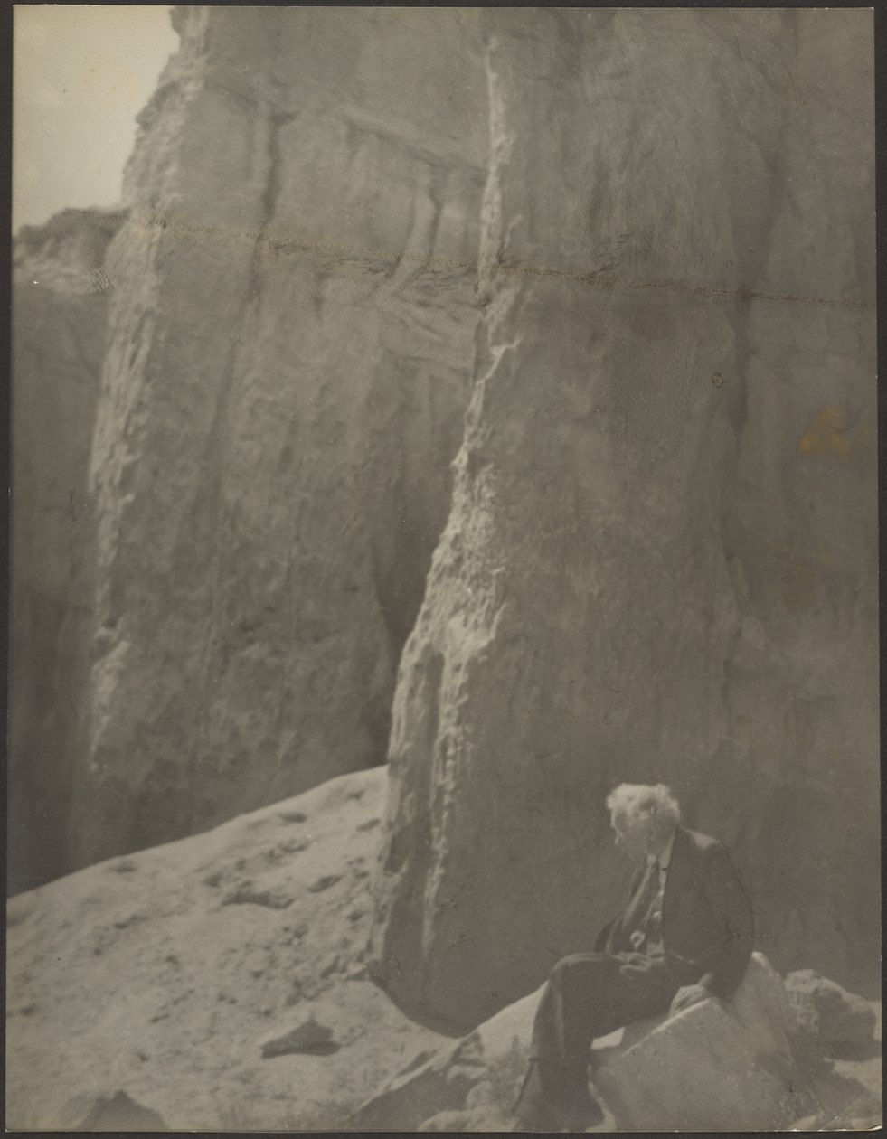 [Homme âgé dans un paysage rocheux] - Louis Fleckenstein
