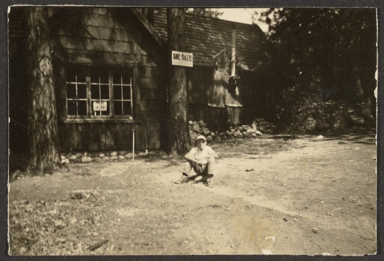 [Figure assise sur un rocher] - Louis Fleckenstein