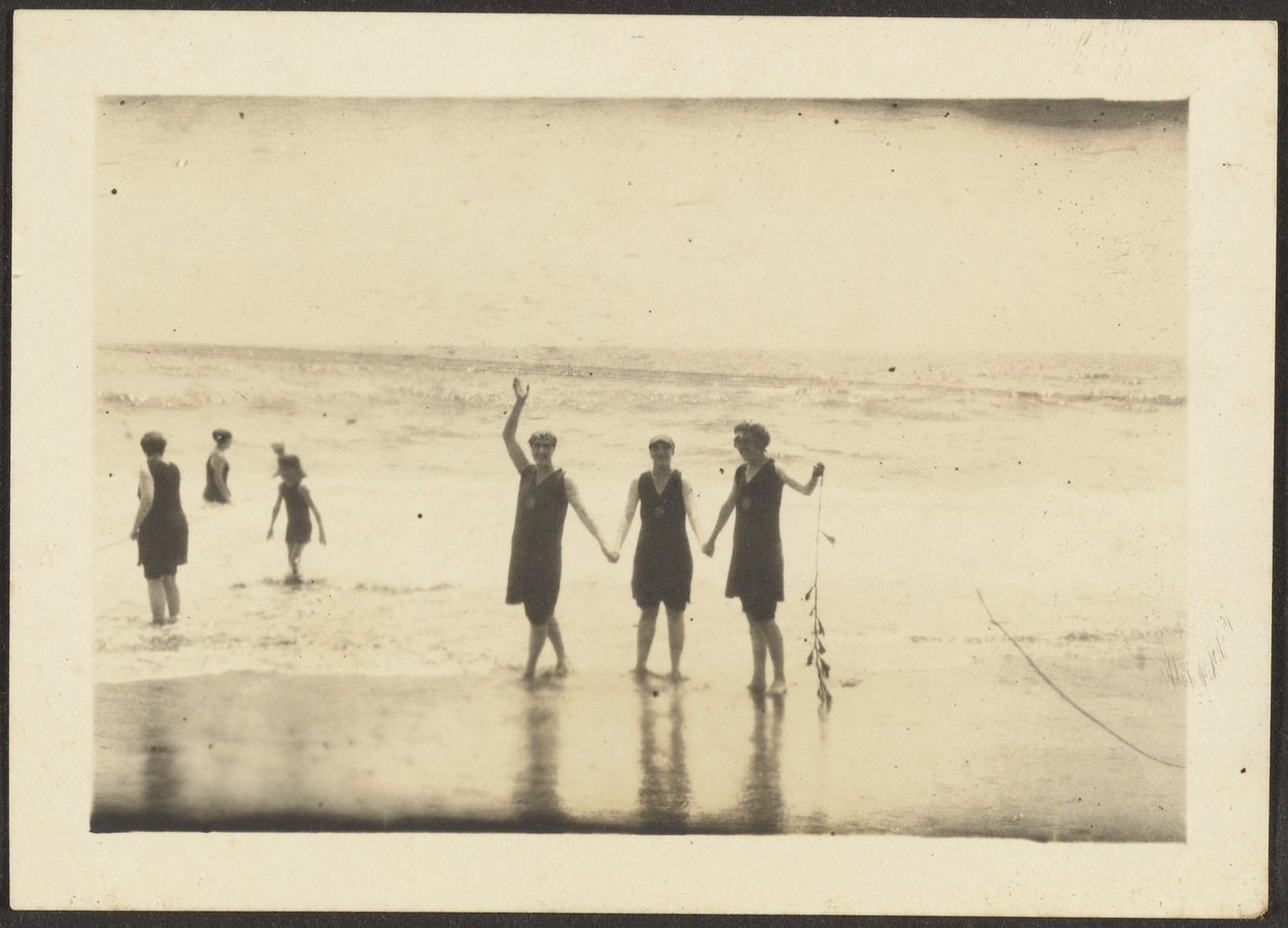 [Figures en maillot de bain à la plage] - Louis Fleckenstein