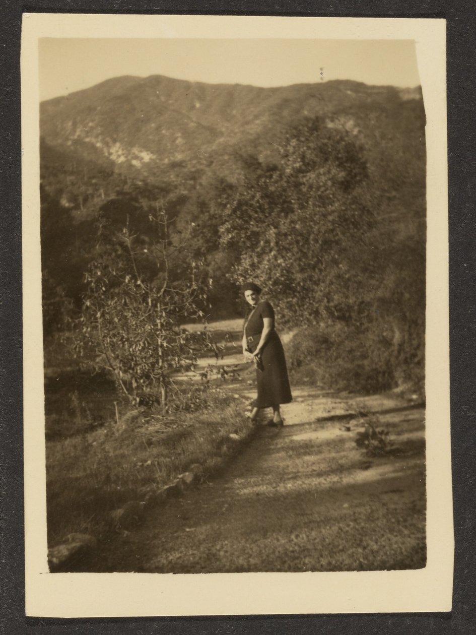 [Femme sur le chemin] - Louis Fleckenstein