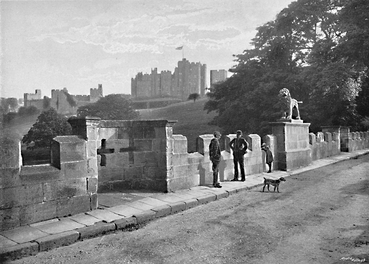 Alnwick : Le Pont du Lion et le Château, vers 1896 - M. Aunty