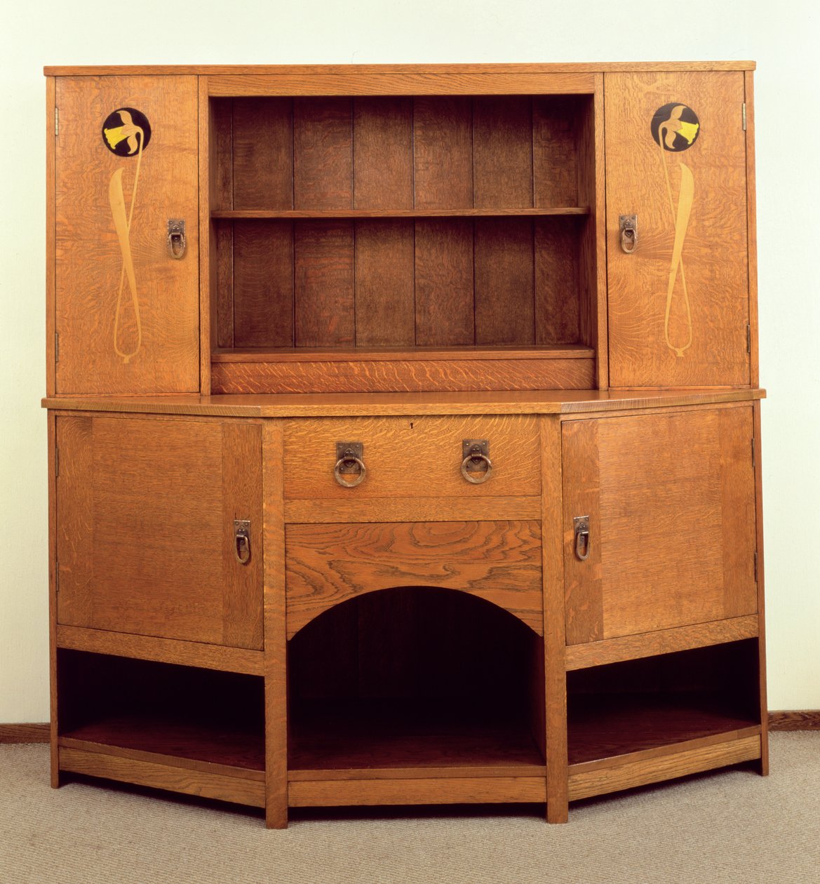 Le Buffet aux jonquilles, fabriqué par John P White, Pyghtle Works, vers 1901 - Mackay Hugh Baillie Scott