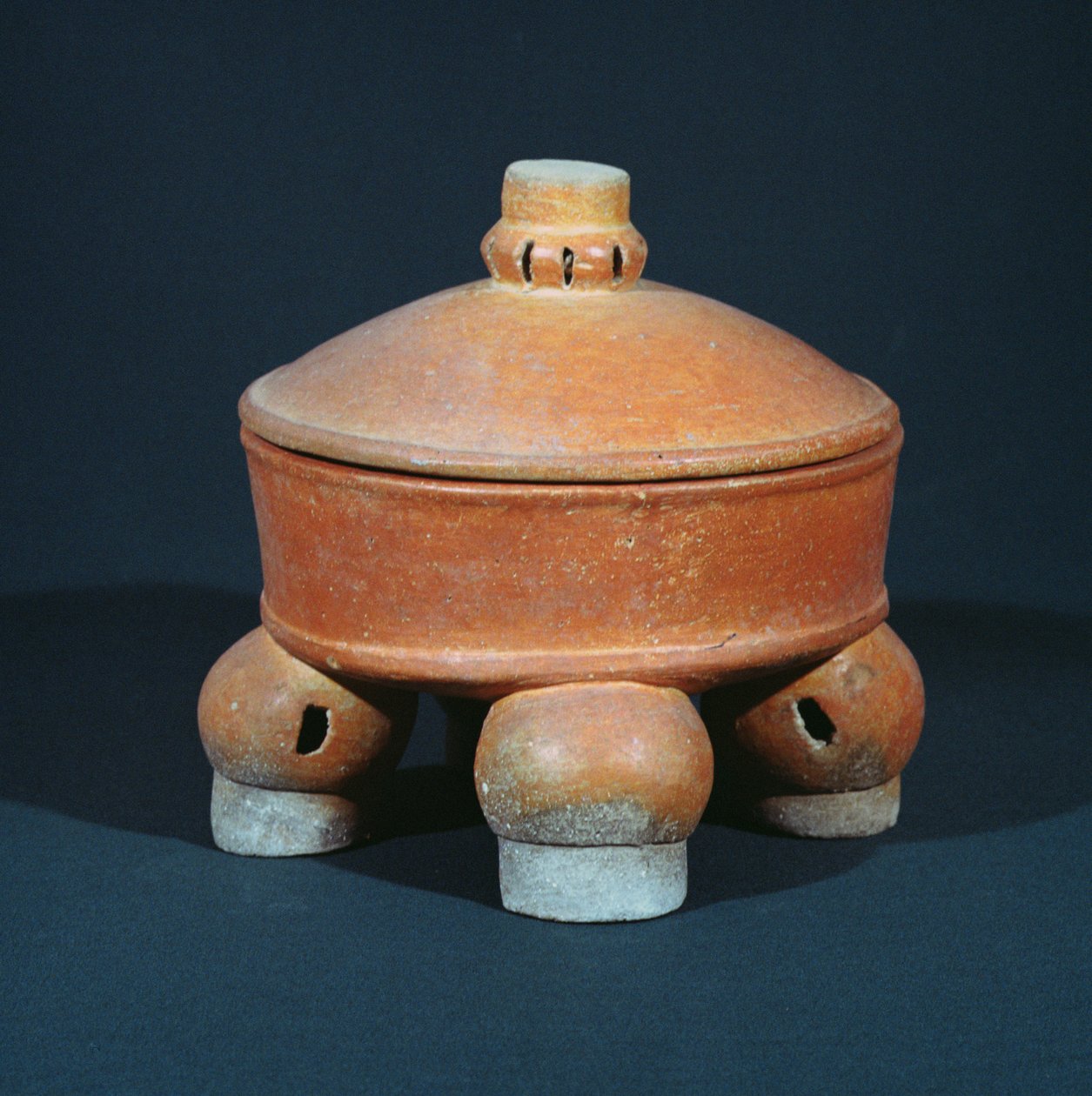 Bol tétrapode couvert, de Tikal, Peten, Guatemala, période classique ancienne (vers 200-600 après J.-C.) - Mayan