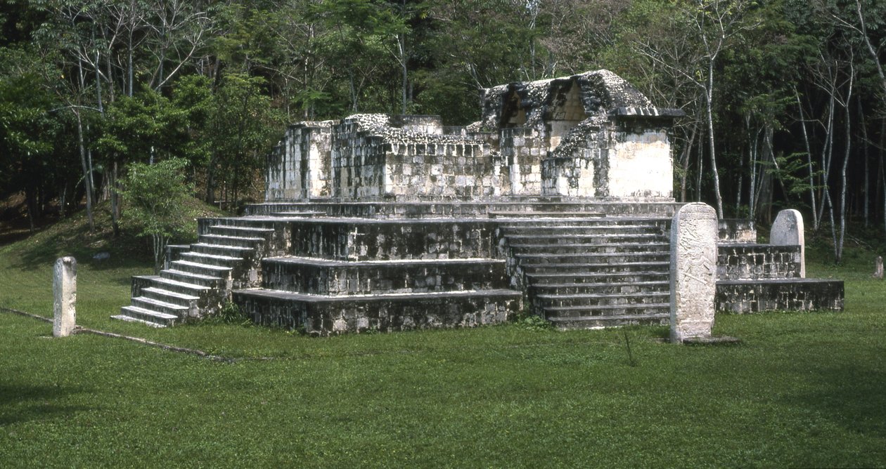Vue du temple A3 de Seibal, période classique ultime, 849 après J.-C. - Mayan