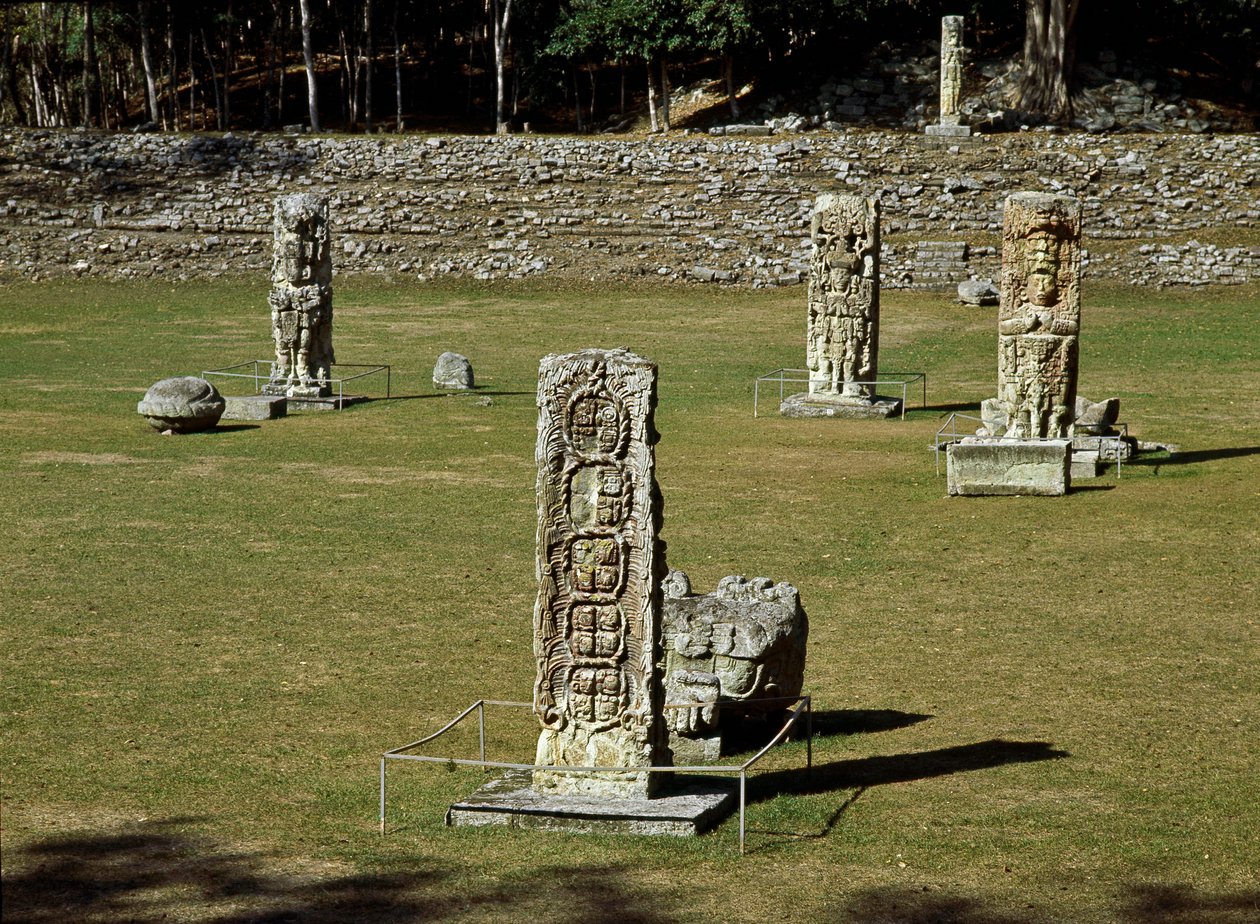 Vestiges de la place cérémonielle IVe-Xe siècle - Mayan Mayan
