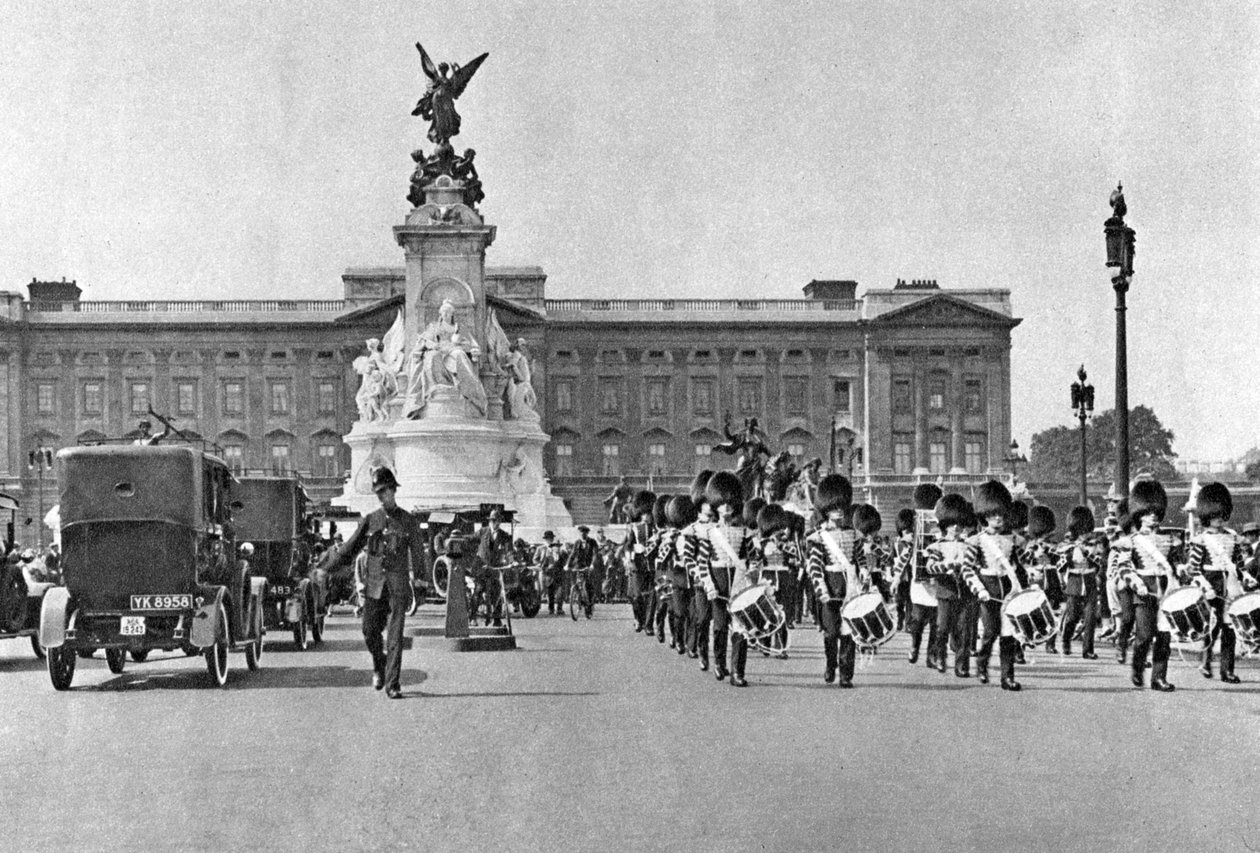 Relève de la garde, Buckingham Palace, Londres, 1926-1927 - McLeish
