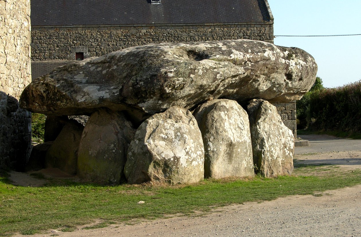 Dolmen de Crucuno - Megalithic
