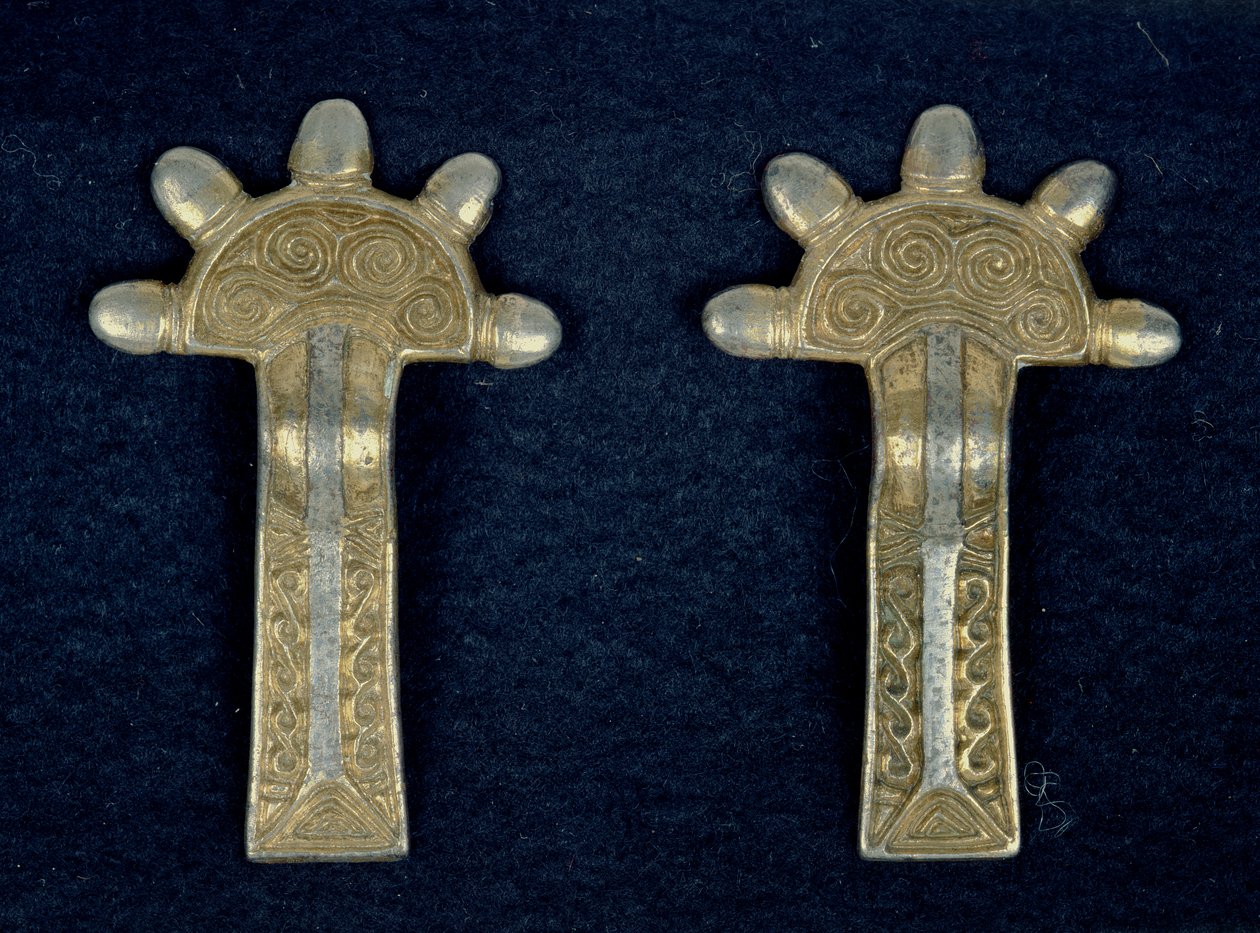 Paire de broches, de la tombe 79 à Saint-Sauveur - Merovingian