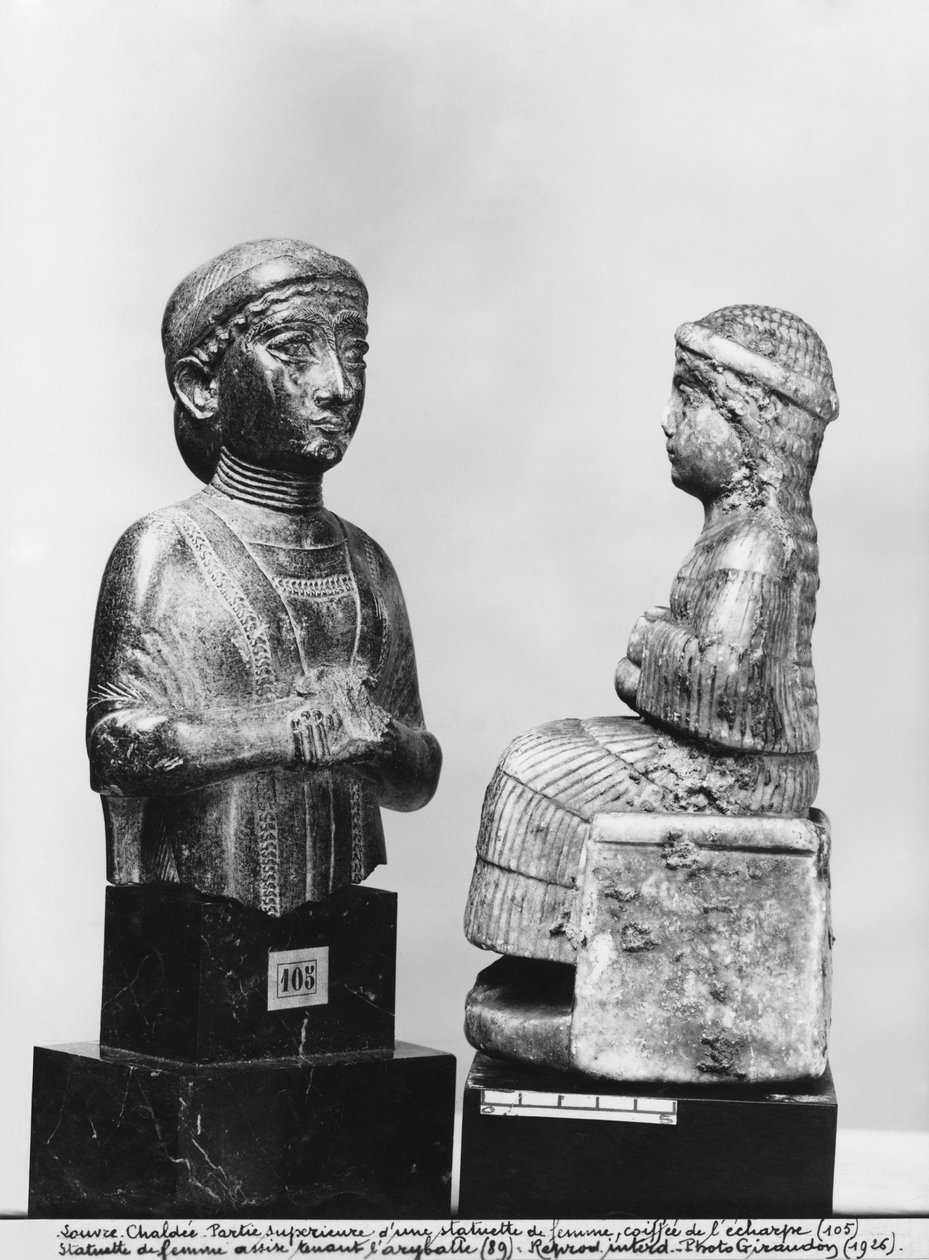 Femme avec le châle, femme tenant un aryballos, vue de profil, néo-sumérien, de Telloh, ancienne Girsu, vers 2150 av. J.-C. - Mesopotamian