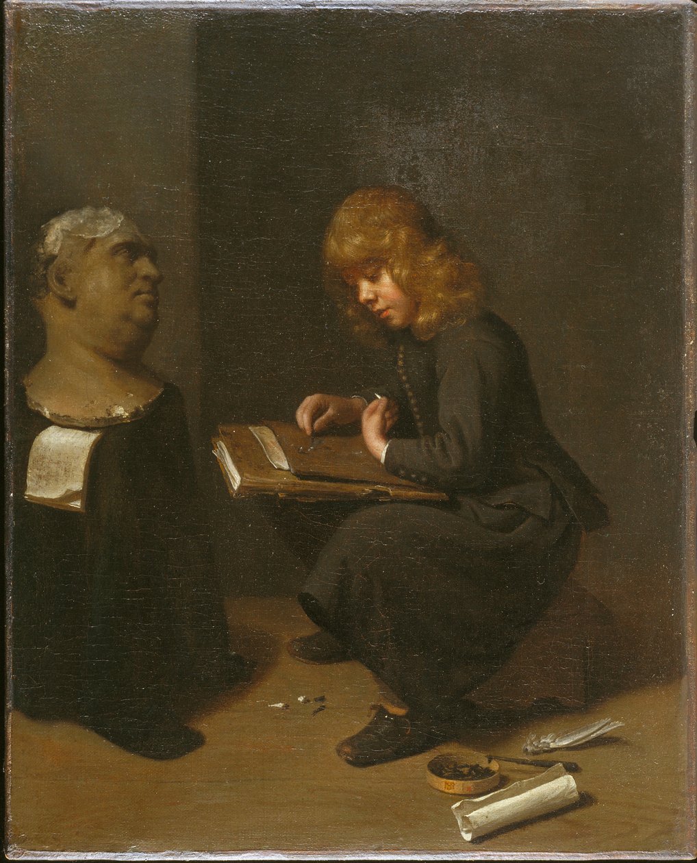 Garçon dessinant devant le buste d