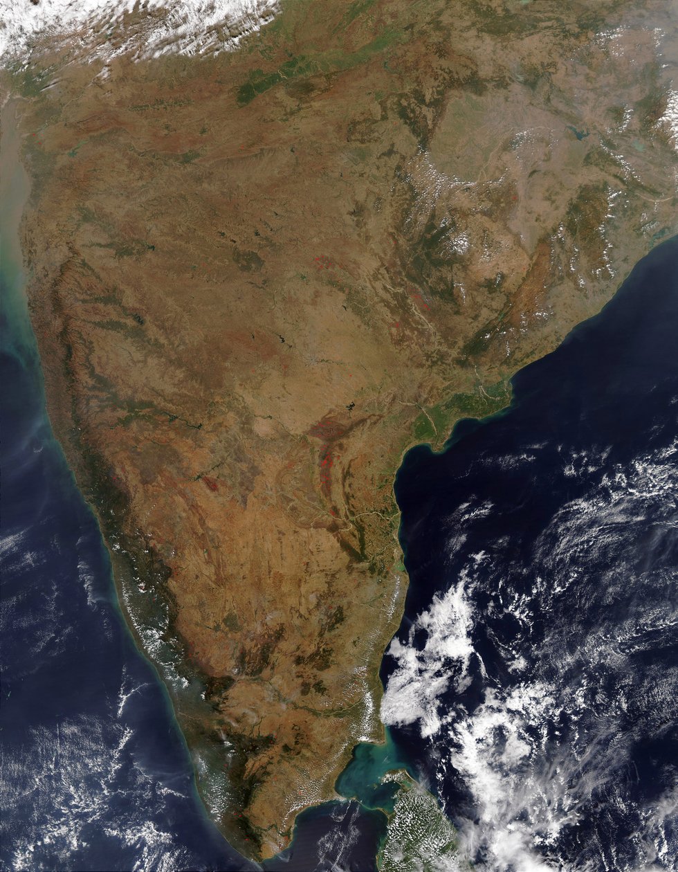 Vue satellite de la péninsule indienne. Le Sri Lanka est juste visible sous les nuages en bas à droite. Crédit NASA. - National Aeronautics and Space Administration National Aeronautics and Space Administration