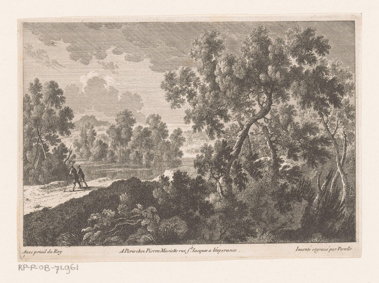 Paysage forestier avec des promeneurs près de l