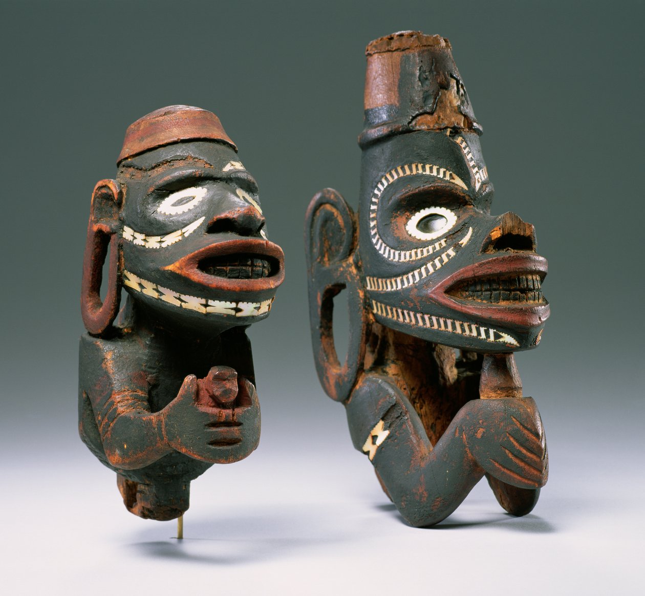 Figures de proue de canoë (nguzu nguzu) probablement des Îles Salomon - Oceanic