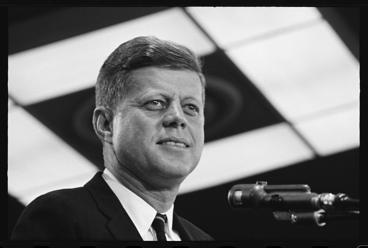 John F. Kennedy prononce un discours - Orlando Suero