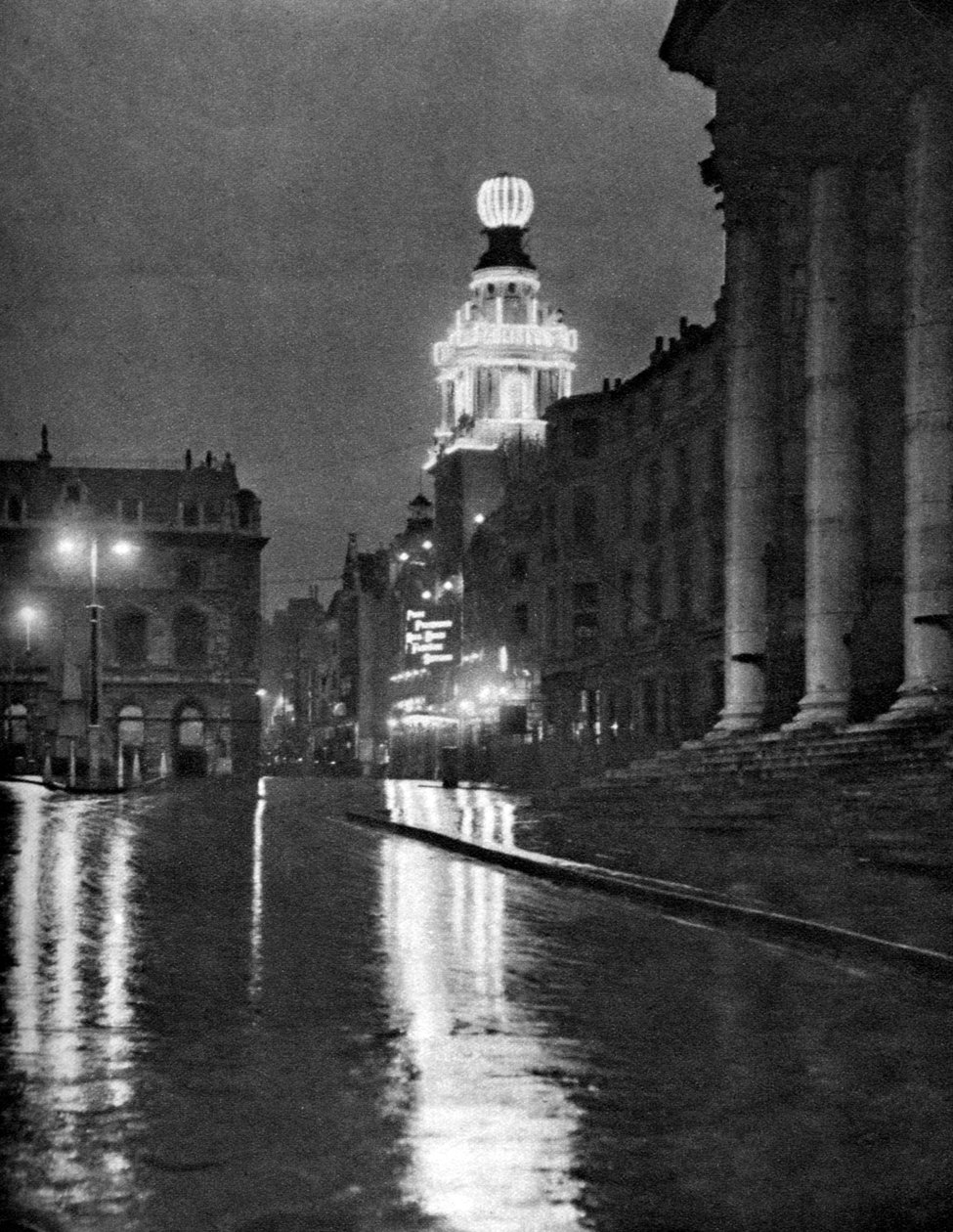 Temps pluvieux à Trafalgar Square, Londres, 1926-1927 - Paterson