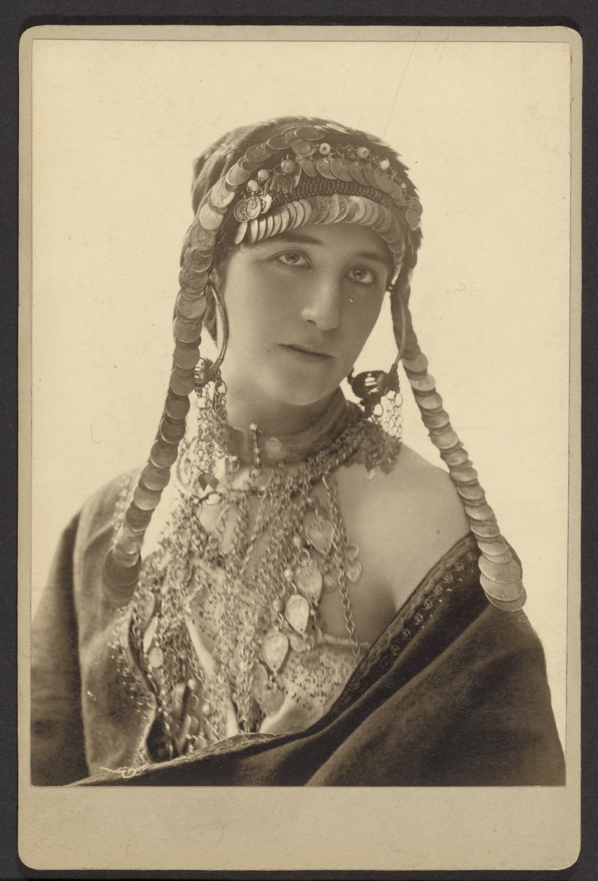 [Femme inconnue en costume de théâtre] - Paul Nadar