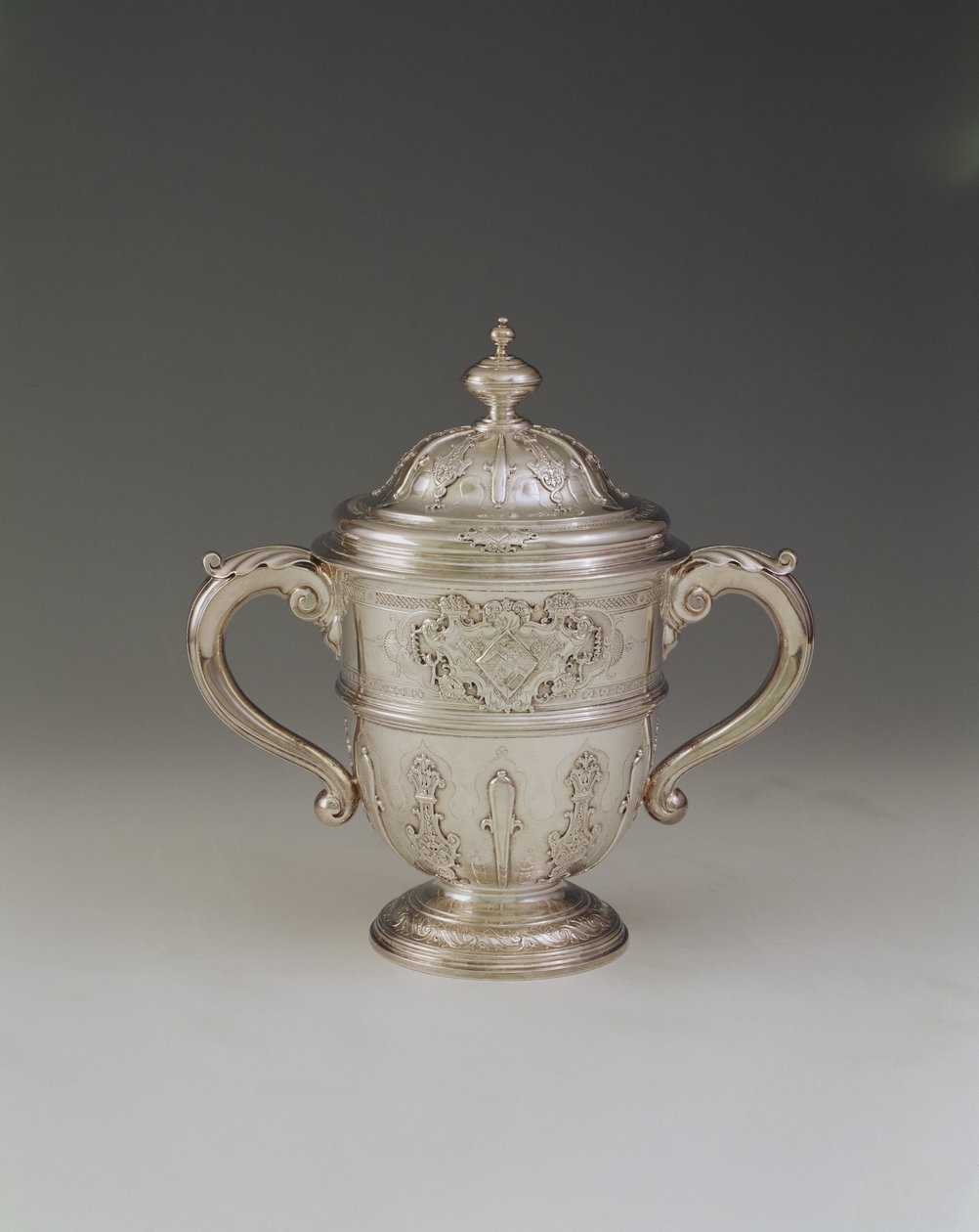 Coupe à deux anses et couvercle, 1730-31 - Paul de Lamerie