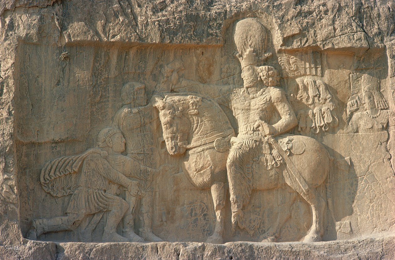 Relief représentant le roi Shapur I (241-272 après J.-C.) et l