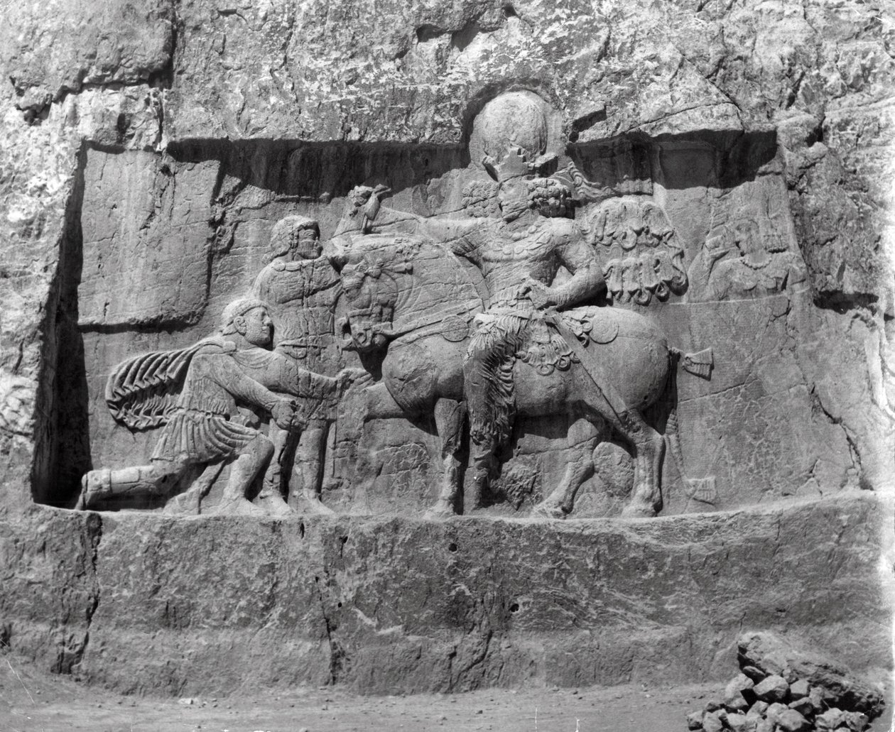 Relief représentant la victoire du roi Shapur I sur Philippe l