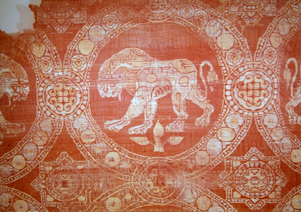 Tissu de la tombe de Saint Julien, 3ème-5ème siècle - Persian School