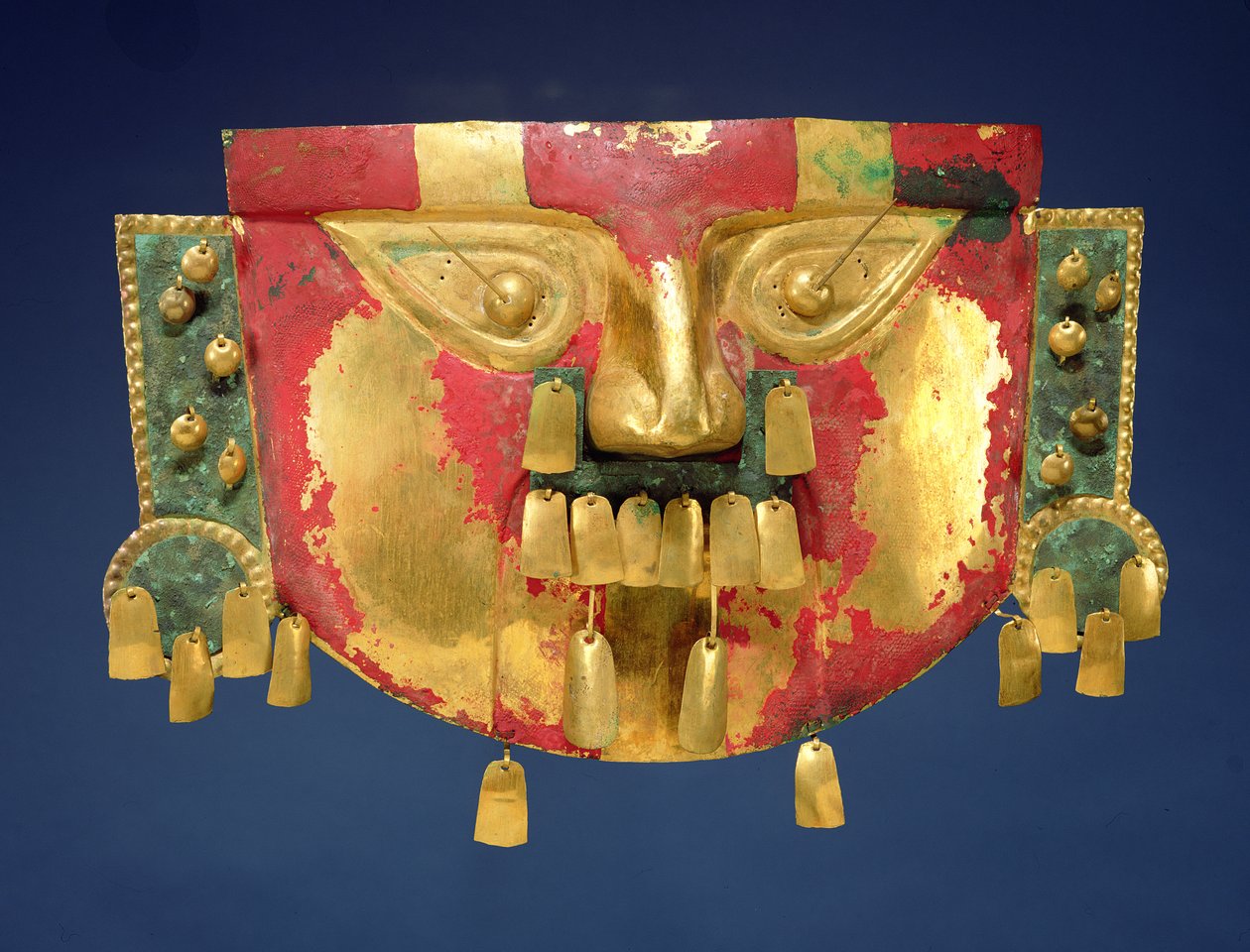 Masque inca (or avec peinture rouge et verte) - Peruvian School