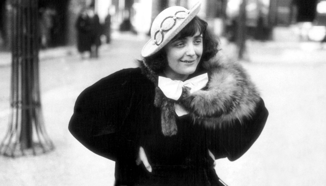 La chanteuse française Edith Piaf à Montmartre - Photographer French