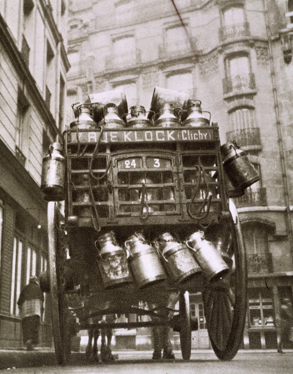 Chariot de lait à Clichy - Photographer French