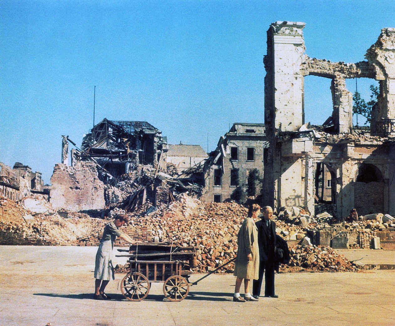 Réfugiés à Berlin, juin 1945 (photo) - Photographer German