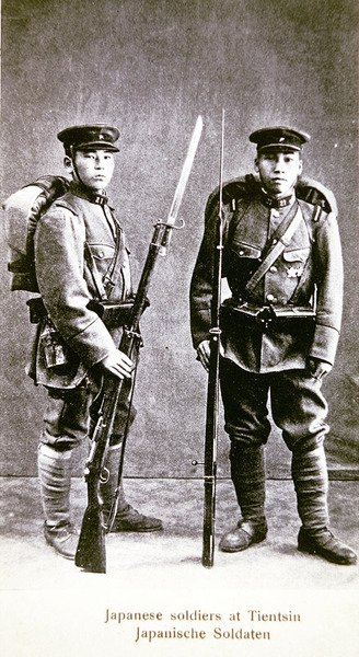 Soldats japonais stationnés à Tientsin, Chine - Photographer Japanese