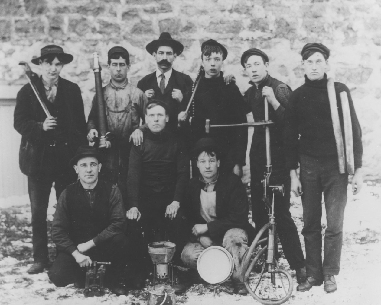 W. F. Lynch et groupe de tuyauteurs, 1905 - Pierre A. Gentieu