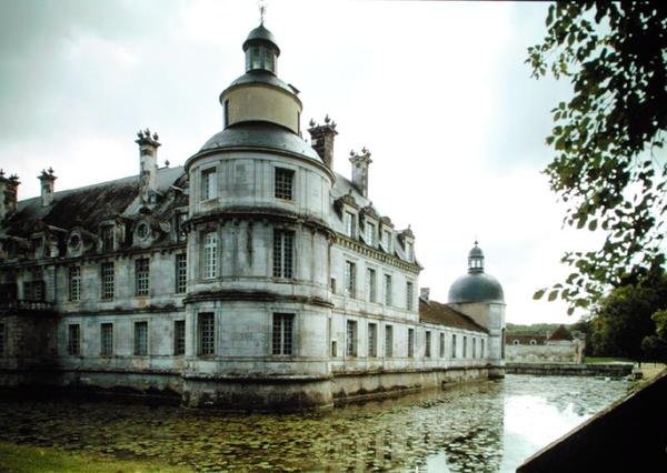 Vue de la façade depuis le jardin, construite entre 1642-50 - Pierre Le Muet