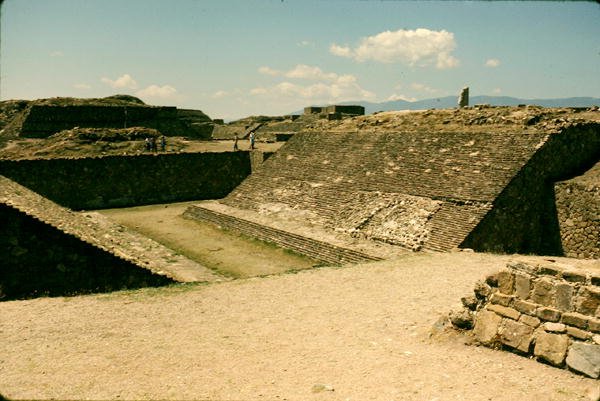 Vue du terrain de jeu de balle - Pre Columbian Pre Columbian