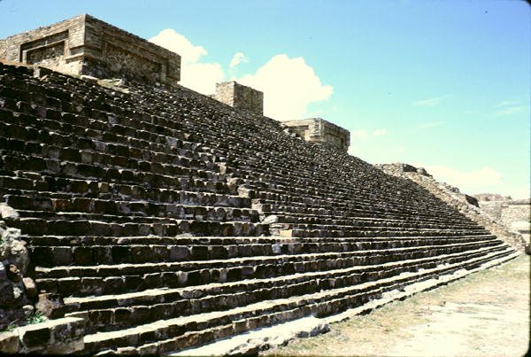 Marches de la pyramide - Pre Columbian Pre Columbian