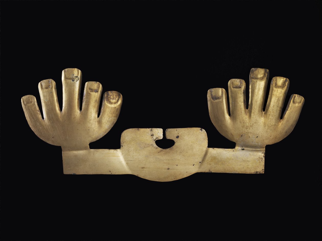 Ornement de nez avec mains, possiblement Moche - Pre Columbian Pre Columbian