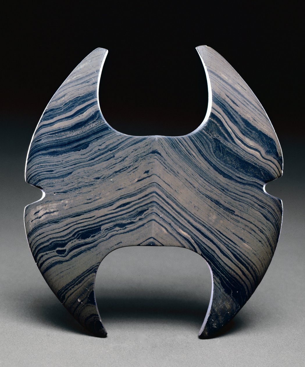 Bannière ovale, période archaïque nord-américaine, 2000-1000 av. J.-C. (ardoise) - Prehistoric