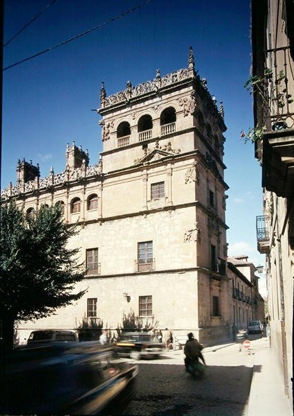 Vue de la tour du Palacio de Monterrey, commencée en 1540 - Juan and Rodrigo Gil de Hontanon