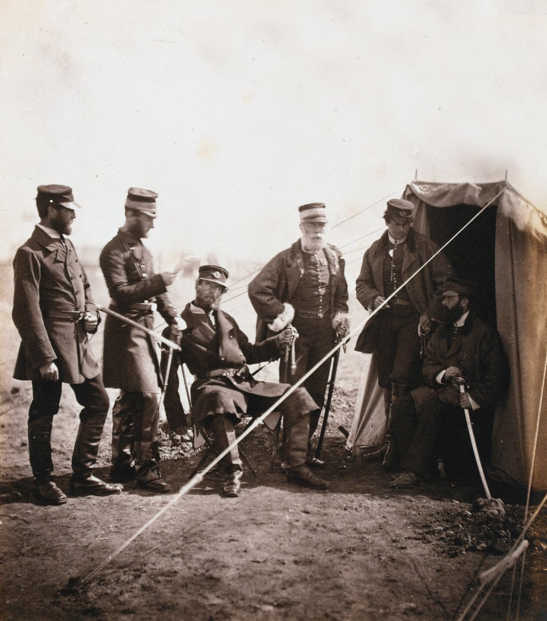 Général de brigade Philip Macpherson et officiers de la 4e division, d