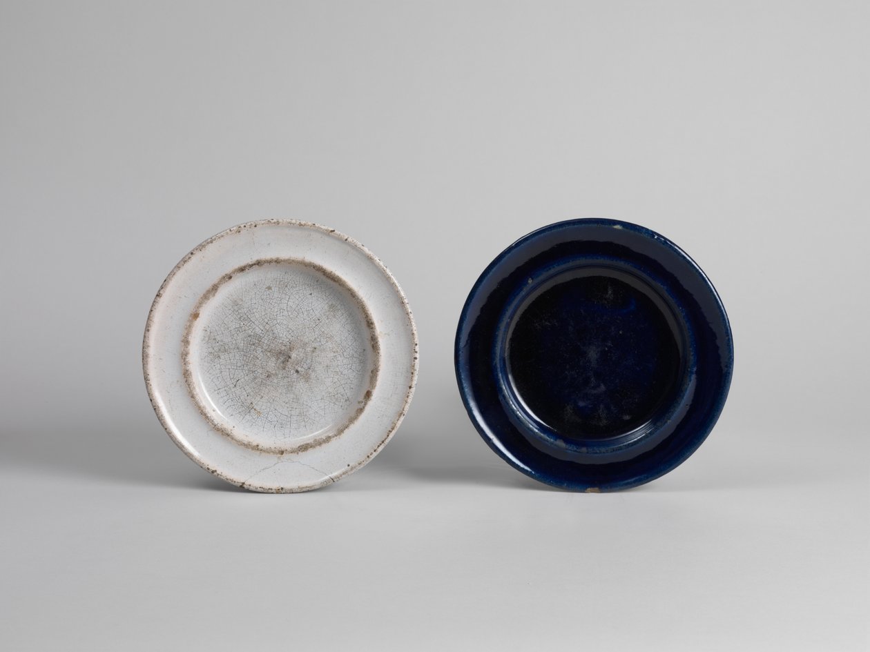 Assiette en faïence blanche, 1914-15 - Roger Eliot Fry
