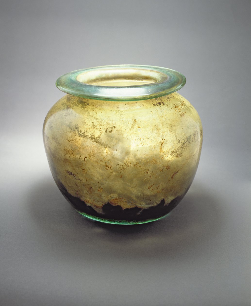 Bocal en verre soufflé libre, contenant des os et des cendres, romain, c.50-150 AD - Roman