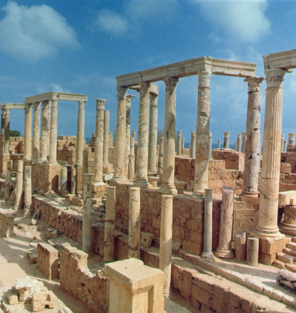 Colonnes en Calcaire du Théâtre - Roman