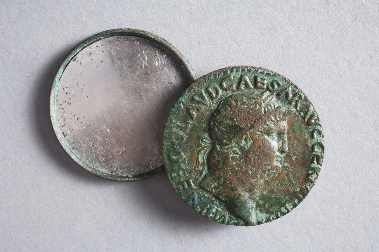Miroir formé de deux pièces de monnaie de Néron - Roman