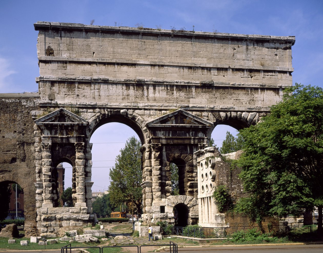 Porta Maggiore, construite par Claude en 52 après J.-C. - Roman