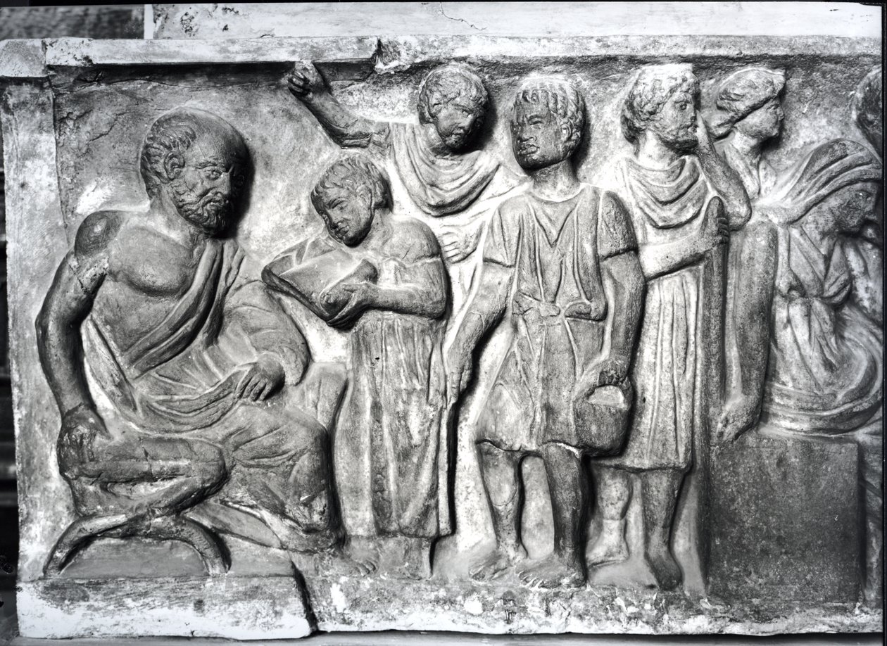 Relief représentant un garçon lisant à son professeur (détail) - Roman