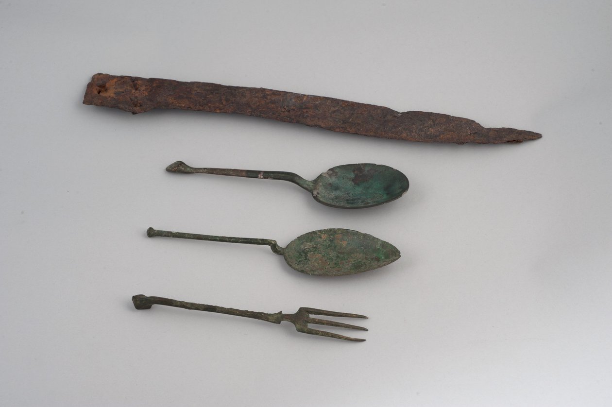Cuillères à soupe, couteau et fourchette - Roman