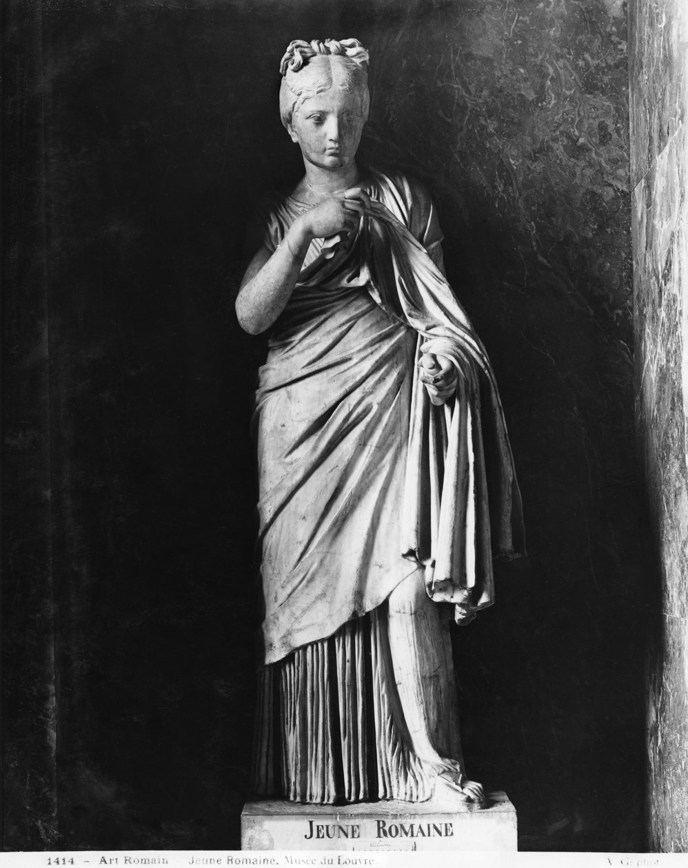 Jeune fille romaine - Roman