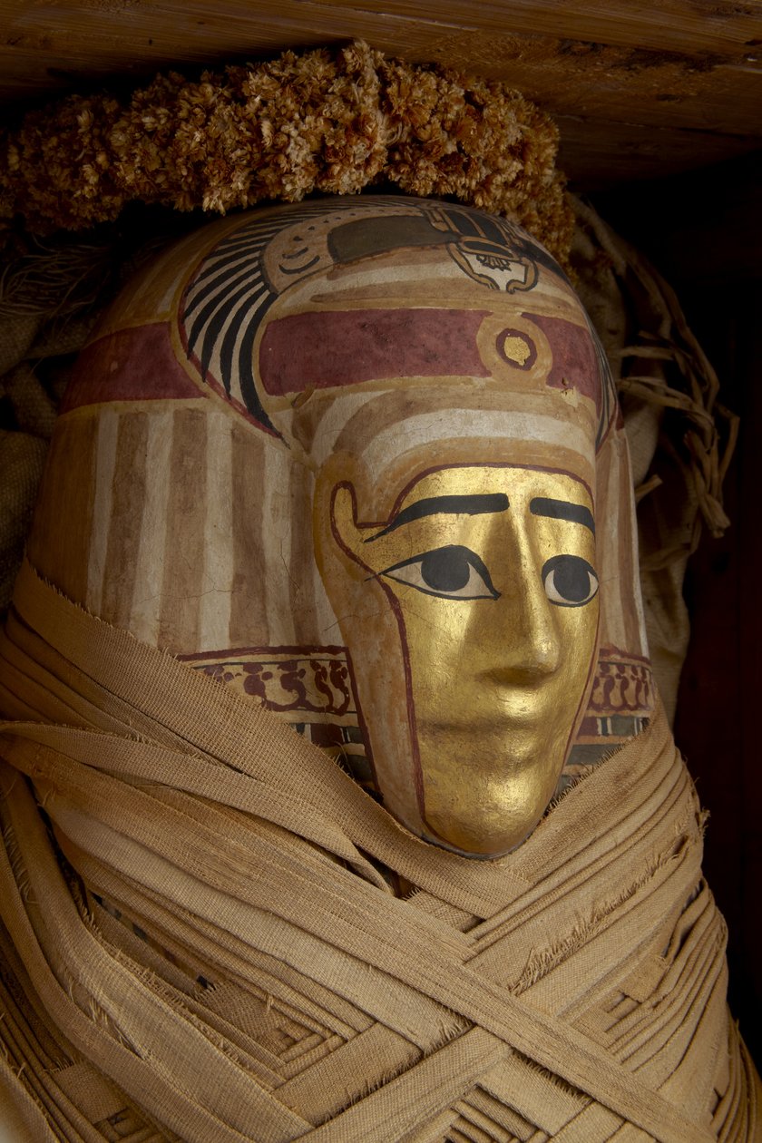 Cercueil ptolémaïque, momie avec masque doré et guirlandes florales - Roman Period Egyptian