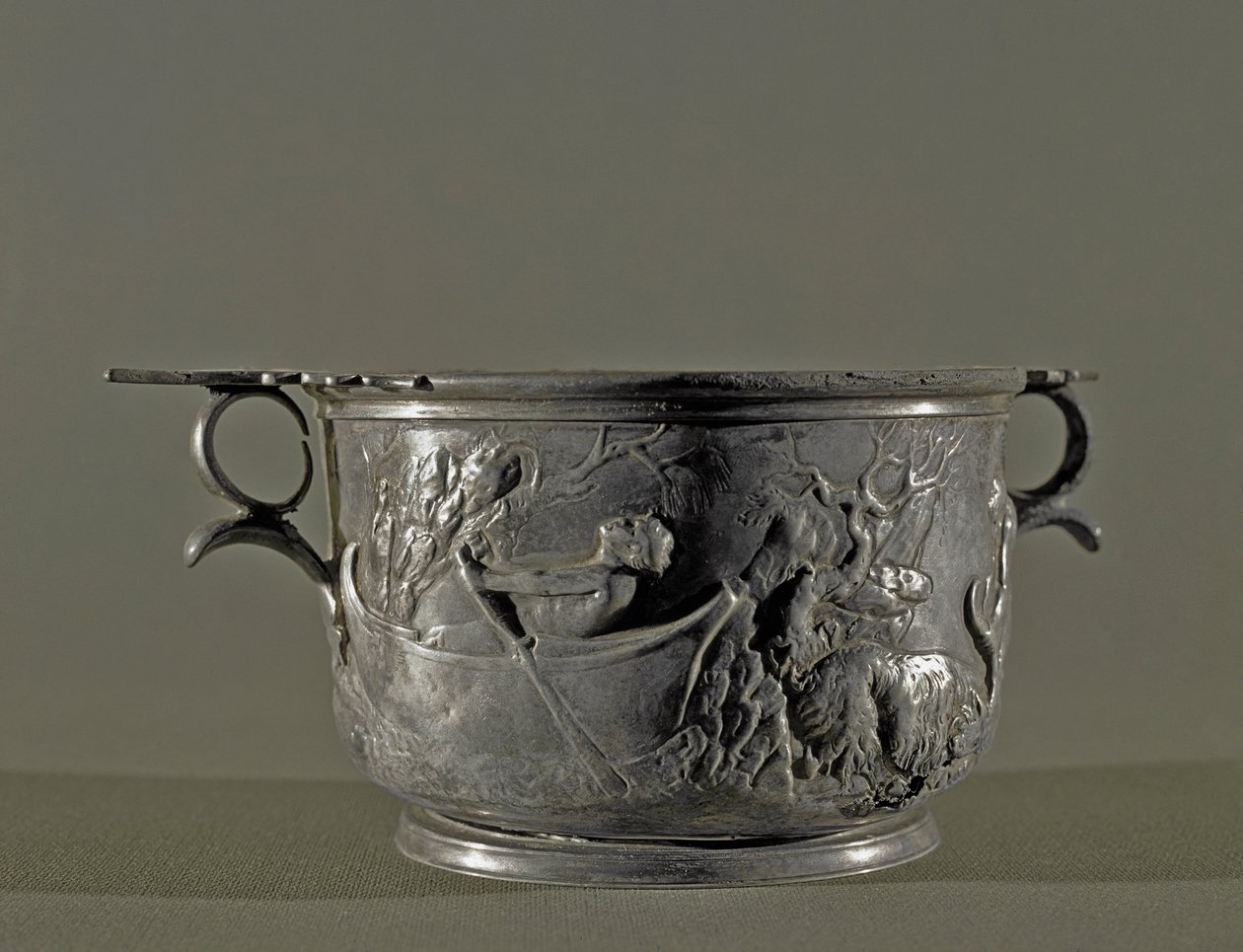 Skyphos en argent, 2ème siècle avant JC - Roman