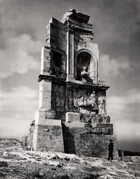 Le monument de Philopappos (90-115) vers 116 - Roman